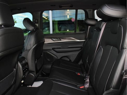 New 2025 Jeep Grand Cherokee Limited w/ Luxury Tech Group II image 23