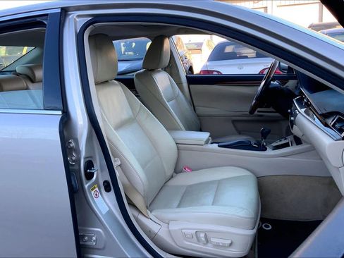 Used 2013 Lexus ES 300h Hybrid w/ Luxury Pkg image 9