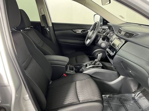Used 2020 Nissan Rogue SV image 17