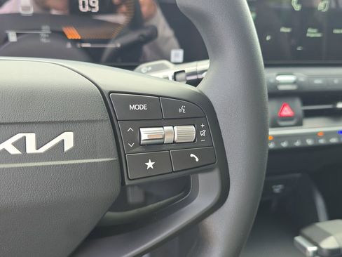 New 2026 Kia K4 LXS image 30