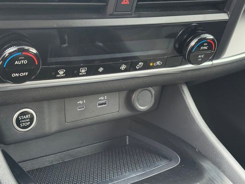 Certified 2023 Nissan Rogue SV image 24