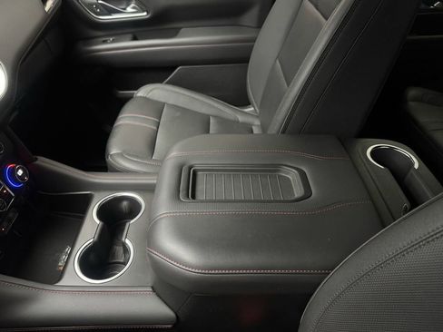 Used 2022 Chevrolet Suburban RST w/ Sport Performance Package image 28