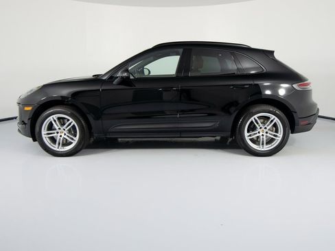 Certified 2025 Porsche Macan image 2
