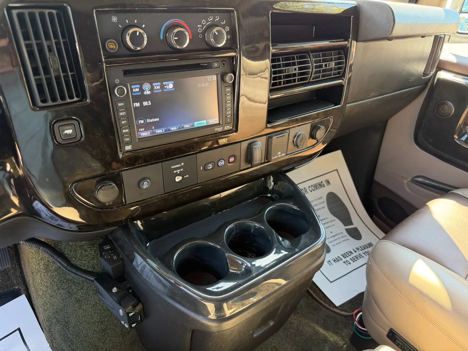 Used 2015 Chevrolet Express 2500 RWD image 25