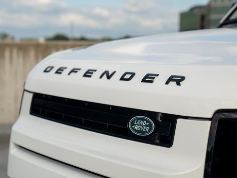 Used 2024 Land Rover Defender 110 X-Dynamic SE AWD/4WD image 11