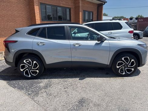 Used 2025 Chevrolet Trax RS w/ Sunroof Package image 7