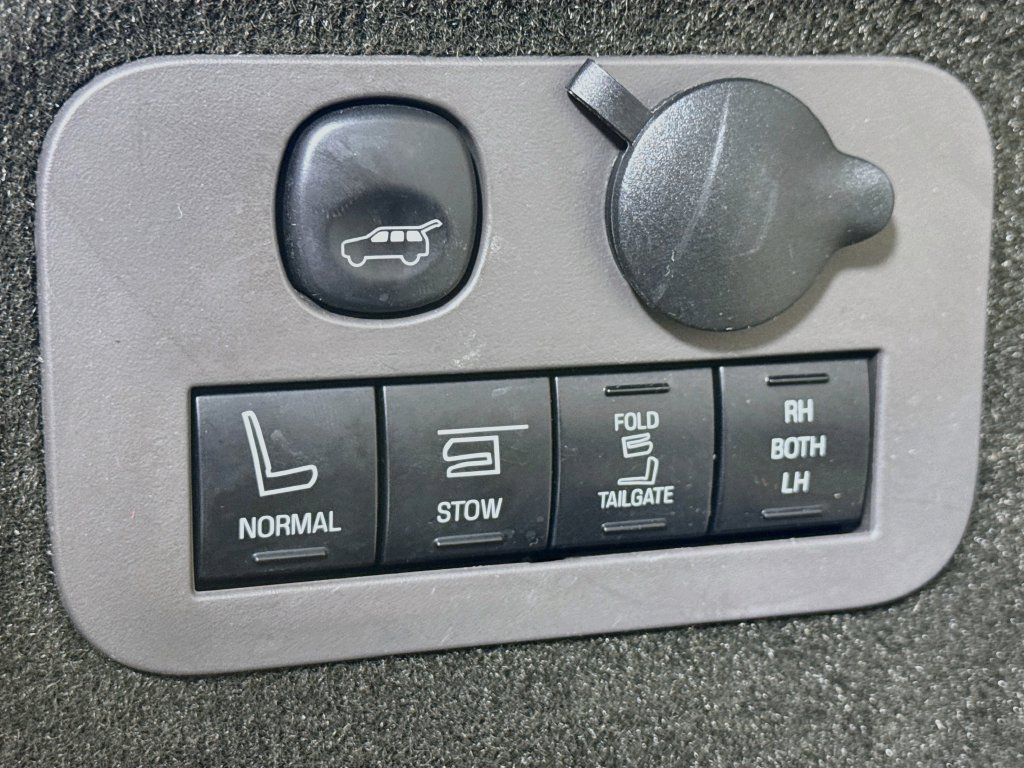 Used 2019 Lincoln MKT AWD image 32
