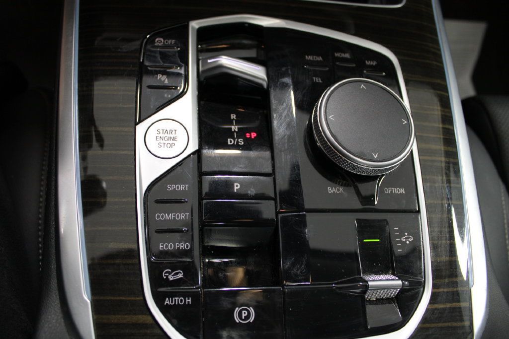 Used 2025 BMW X7 xDrive40i AWD/4WD image 29