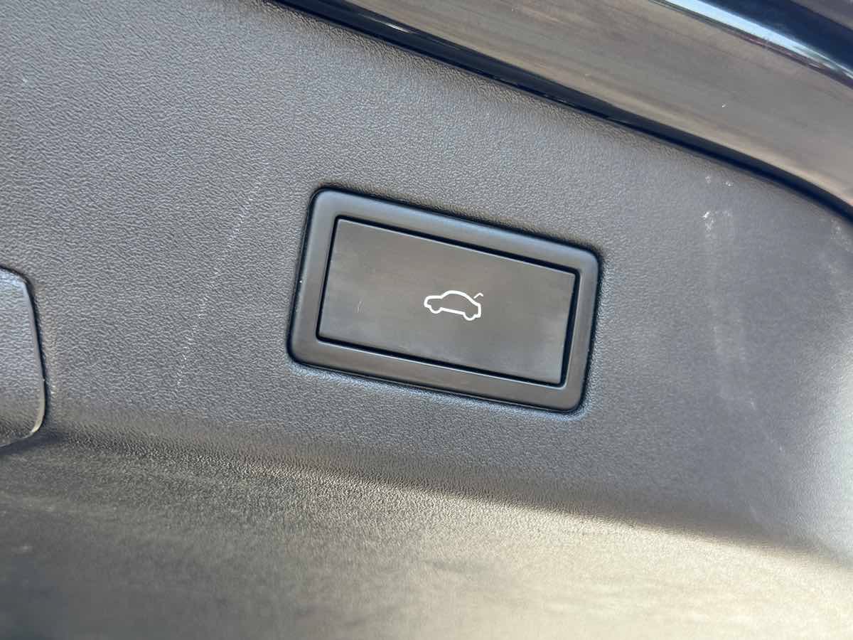 Used 2022 Volkswagen ID.4 Pro S w/ Gradient Package RWD image 16