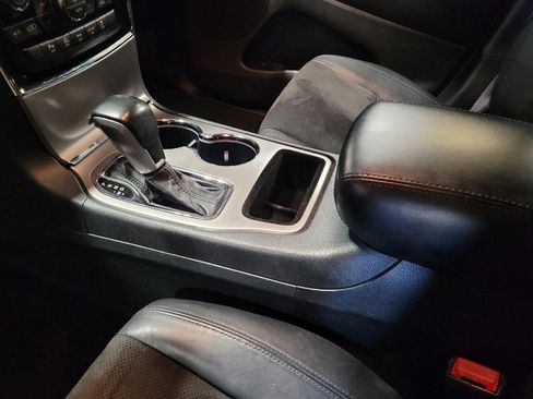 Used 2019 Jeep Grand Cherokee Altitude RWD image 26