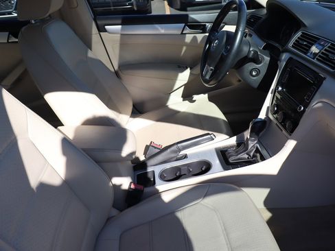 Used 2013 Volkswagen Passat TDI SE image 13