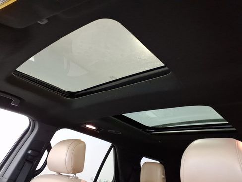 Used 2016 Ford Explorer XLT w/ Equipment Group 202A image 23