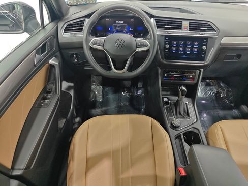 Used 2023 Volkswagen Tiguan SE image 4