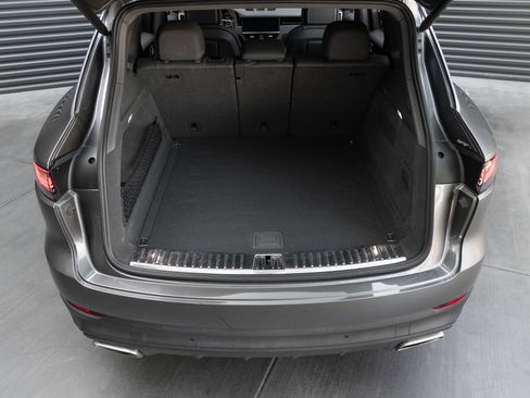 Certified 2023 Porsche Cayenne AWD/4WD image 26