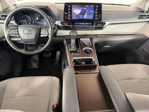Used 2024 Toyota Sienna LE image 20