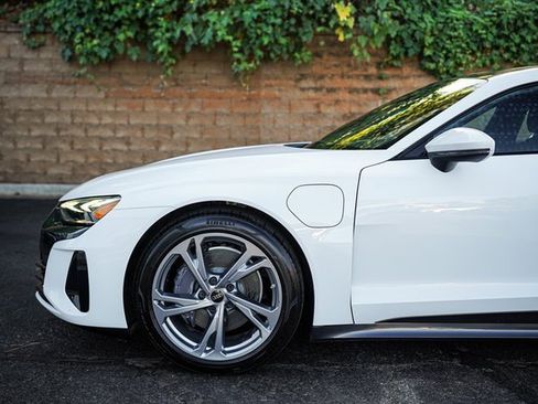 Used 2022 Audi e-tron GT Premium Plus image 5