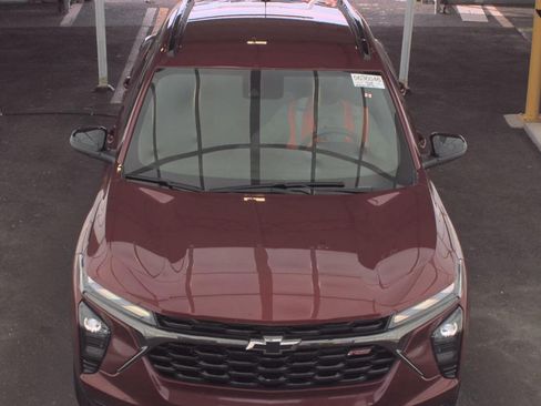 Used 2025 Chevrolet Trax RS FWD image 3