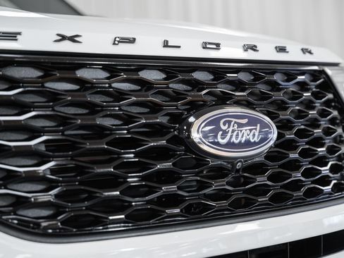 Certified 2024 Ford Explorer ST w/ Equipment Group 401A image 7