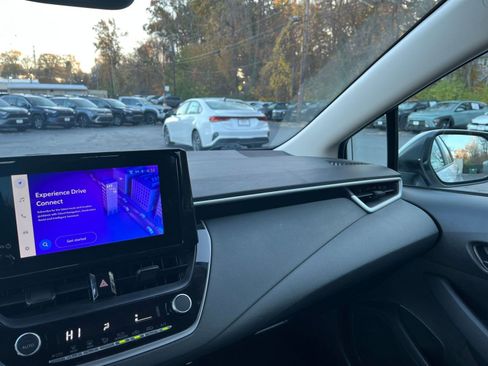 Used 2025 Toyota Corolla LE image 31