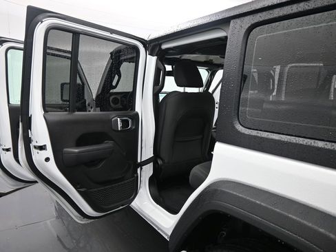 Used 2025 Jeep Wrangler Sport image 15