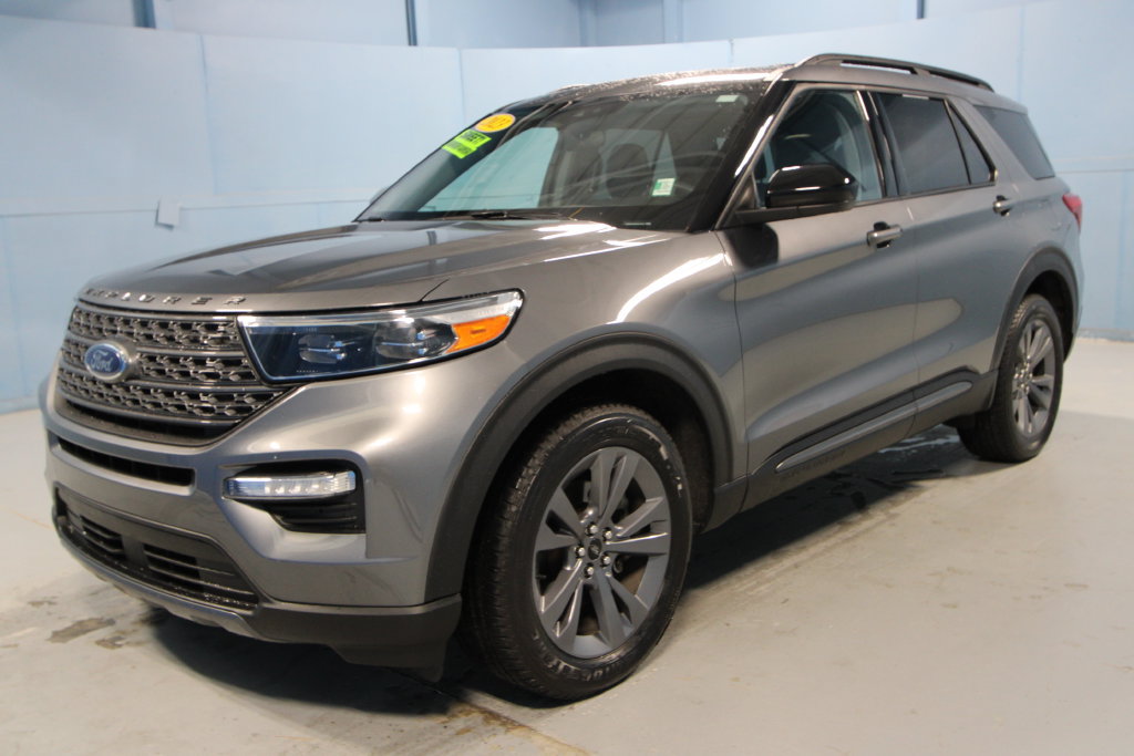 Used 2023 Ford Explorer XLT w/ Equipment Group 202A AWD/4WD image 31