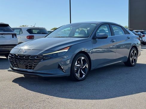 Used 2023 Hyundai Elantra Limited w/ Cargo Package image 9