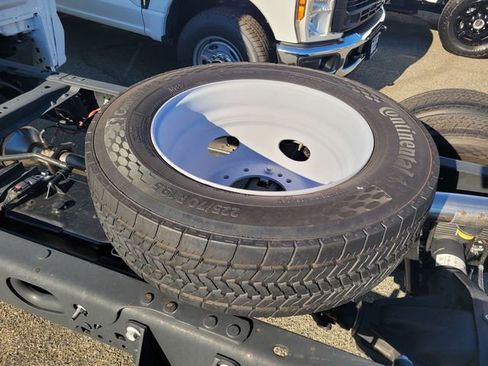 New 2025 Ford F550 4x4 SuperCab Super Duty image 15