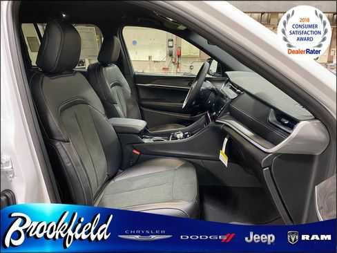 New 2026 Jeep Grand Cherokee Altitude AWD/4WD image 19