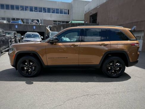 New 2026 Jeep Grand Cherokee Limited w/ Limited Altitude Package AWD/4WD image 14