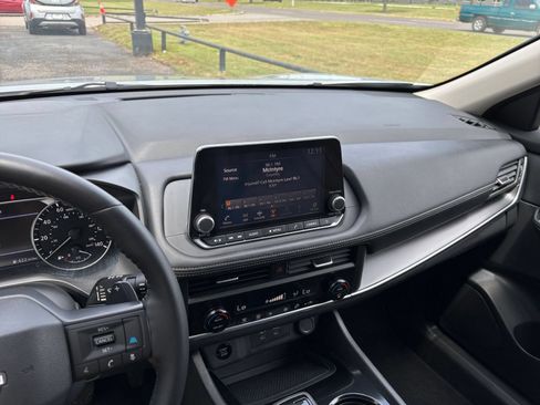 Used 2025 Nissan Rogue SV FWD image 14