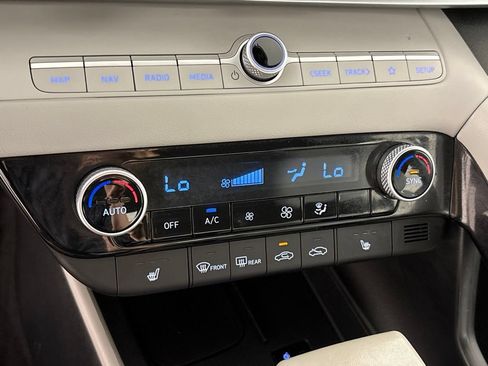 Used 2024 Hyundai Elantra Limited FWD image 36
