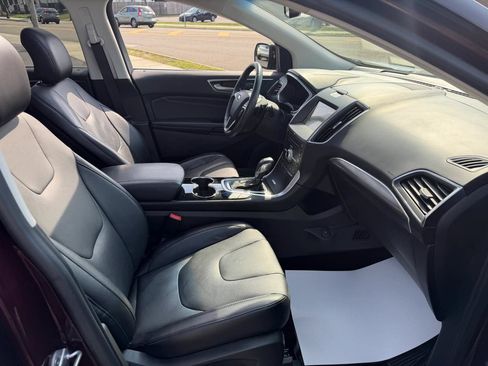 Used 2018 Ford Edge Titanium w/ Equipment Group 302A AWD/4WD image 18