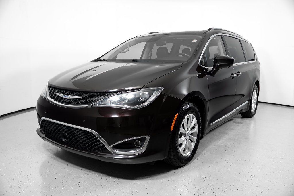 Used 2018 Chrysler Pacifica Touring-L w/ Advanced Safetytec Group FWD image 16
