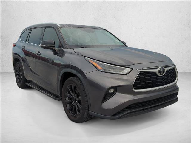 Used 2022 Toyota Highlander XLE FWD image 3