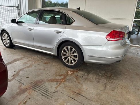 Used 2013 Volkswagen Passat 2.5 SEL Premium FWD image 2