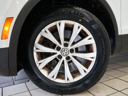 Used 2018 Volkswagen Tiguan SE image 49