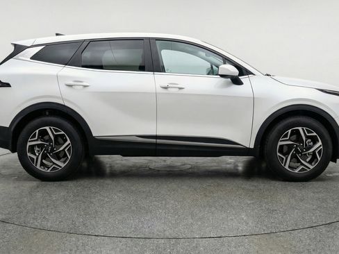 Used 2025 Kia Sportage LX image 11