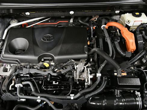 Certified 2019 Toyota RAV4 LE image 32