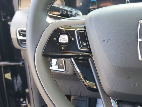 New 2025 Lincoln Corsair Reserve image 17