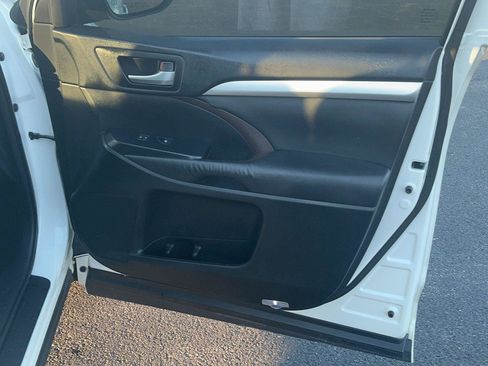 Used 2015 Toyota Highlander XLE AWD/4WD image 27