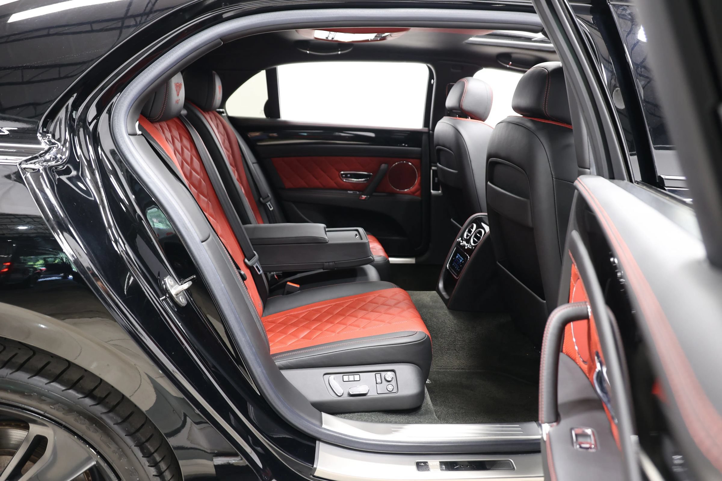 Used 2018 Bentley Flying Spur S V8 w/ Black Edition AWD/4WD image 79