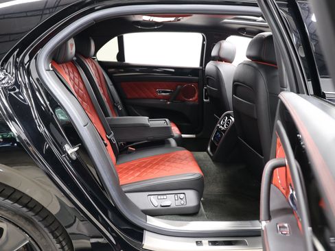 Used 2018 Bentley Flying Spur S V8 w/ Black Edition AWD/4WD image 79