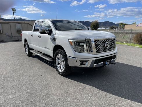 Used 2016 Nissan Titan SL image 3