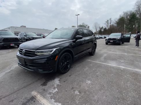 Used 2022 Volkswagen Tiguan SE R-Line image 4