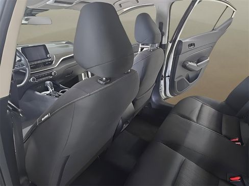 Used 2024 Nissan Altima 2.5 SV image 14