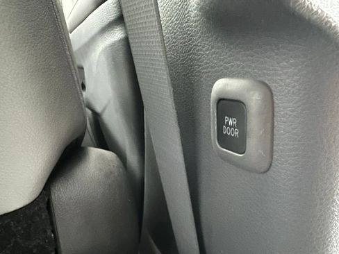 Used 2024 Toyota Sienna XLE image 32