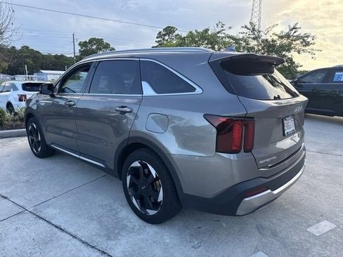 Used 2025 Kia Sorento EX AWD/4WD image 4