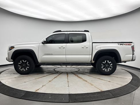Used 2023 Toyota Tacoma TRD Off-Road image 2
