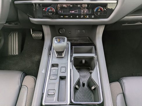 New 2025 Nissan Pathfinder SL image 19