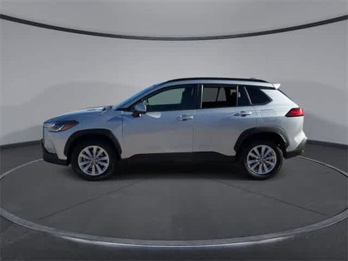 Used 2022 Toyota Corolla Cross LE image 5